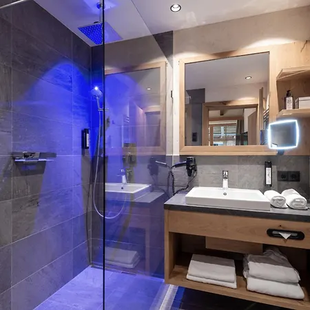 - Aparthotel