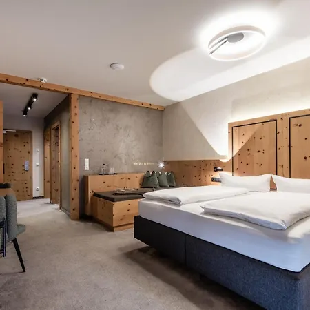 - Aparthotel 4*