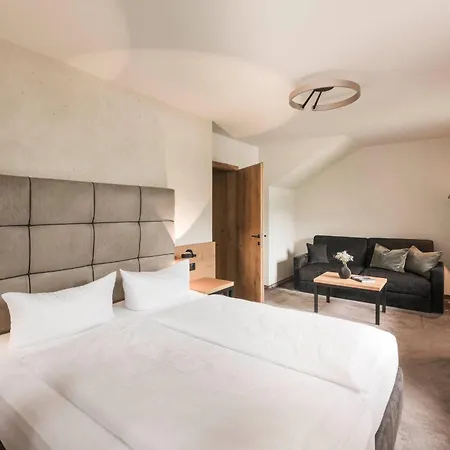 - Aparthotel 4*