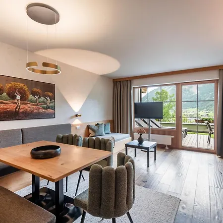 - Aparthotel