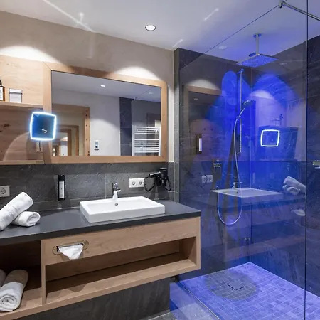- Aparthotel