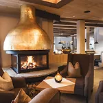 - Aparthotel 4*