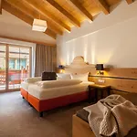 - Aparthotel