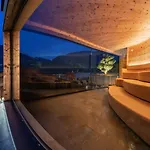 - Aparthotel 4*