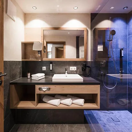 - Apart Otel 4*